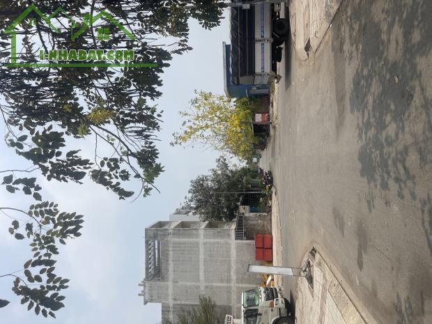 Bán gấp nhà đẹp ở ngay Đường số 5 KDC Bình Điền, xe hơi ngủ nhà, 80m2, chỉ 8 tỷ.