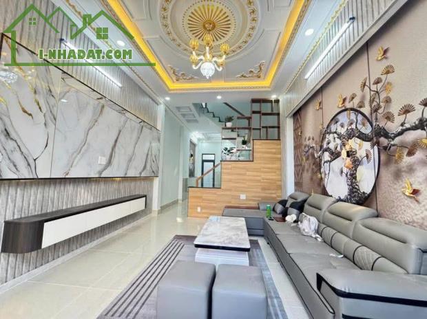 Siêu phẩm NHÀ 3 LẦU Sang - Xịn - Mịn thiết kế hiện đại, cách đường Lò Lu chỉ 50m - 1
