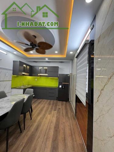 Gấp bán giảm ngay 800 triệu, nhà cho thuê 17 triệu. Giá 3,28 tỷ Trần Xuân Soạn, Tân Hưng,