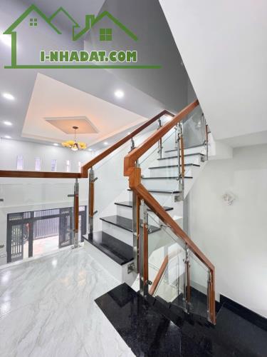 GẦN BỐN XÃ, NGAY LÊ VĂN QUỚI, 43M2, 3 TẦNG, HẺM XE HƠI, SỔ NỞ HẬU GIÁ NHỈNH 4 TỶ - 1
