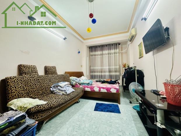 Bán nhà mặt tiền chợ Nhị Thiên Đường(6.2.15) 4 lầu  Hoàng Minh Đạo phường 5 quận 8