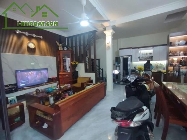 Nhà đẹp Ngọc Thụy 42m2 4 tầng mặt tiền 6.2m nội thất mới đẹp giá chỉ 4.6 tỷ - 2