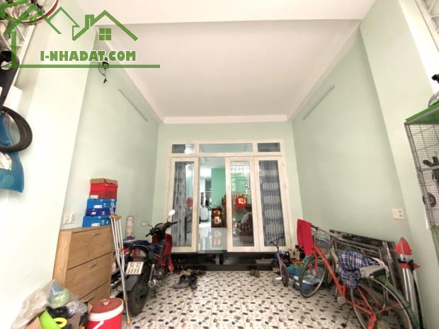 BÁN NHÀ HẺM NHỰA 6m, KHU PHÂN LÔ CAO TẦNG GẦN CHỢ HIỆP BÌNH 4X20 CHỈ 8,x TỶ.
