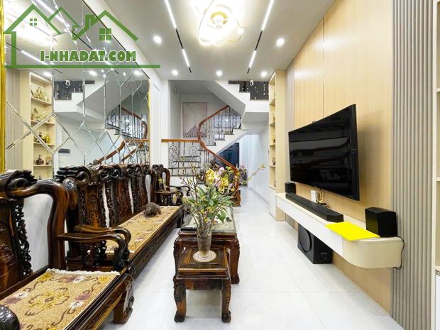 HIẾM-NHÀ NGUYÊN HỒNG ĐẸP 2 THOÁNG, 30M RA OTO TRÁNH, NỘI THẤT XỊN| DT43m2x4T_11,3TỶ