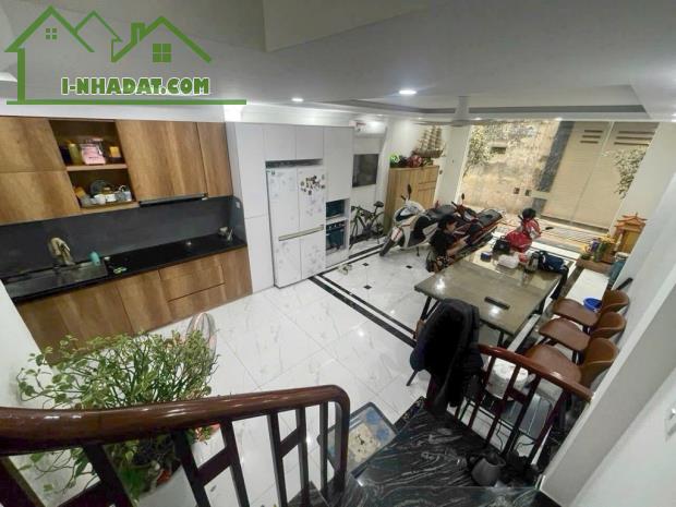 🏡 BÁN NHÀ Cổ Linh ĐẸP – NGÕ THÔNG – Ô TÔ ĐỖ CỬA 📍 49m² | MT 4.5m | 8.5 tỷ |