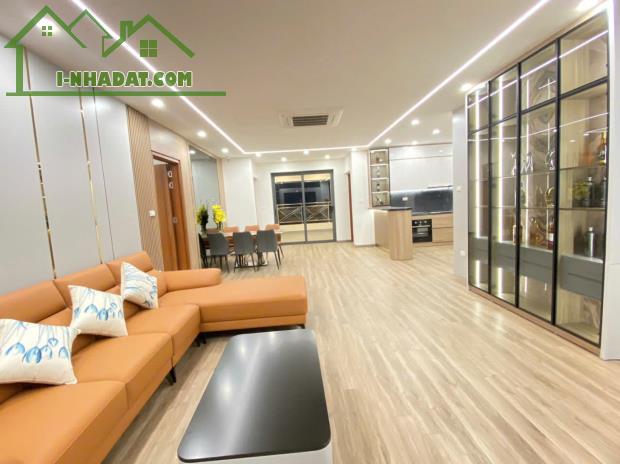 Căn hộ sky villa 3 ngủ 3 WC, dt 181m2, tòa 25T1 Trung Hòa, nội thất mới đẹp long lanh