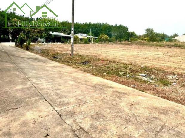 250m2 có 100m2 đất ở mặt đường bê tông Tp Đồng Xoài giá 400 triệu
