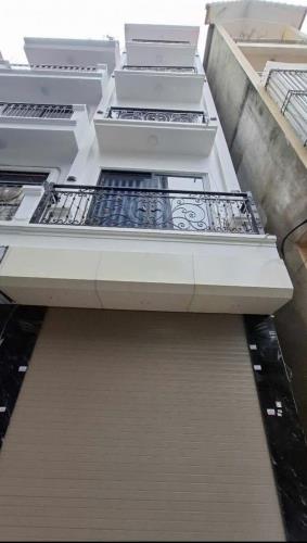 Chỉ 2,44 tỷ có ngay nhà đẹp 4 tầng diện tích 32,5m2, ô tô đỗ cổng