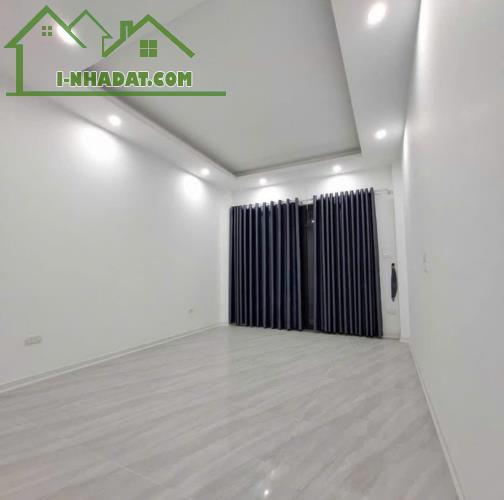 Chỉ 2,44 tỷ có ngay nhà đẹp 4 tầng diện tích 32,5m2, ô tô đỗ cổng - 1