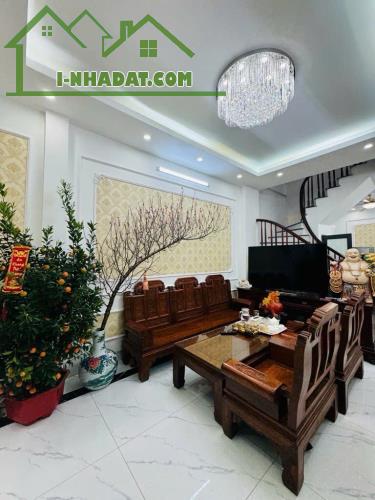 Nhà 43m2 chỉ Hơn 10 t.ỷ Trung tâm Q.Thanh Xuân, ô tô vào nhà.