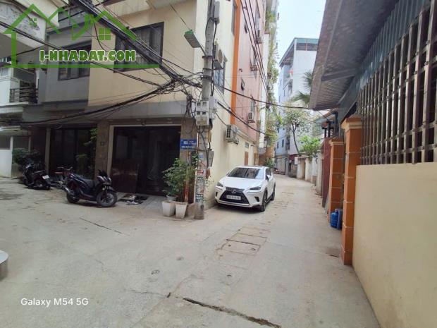 TRUNG TÂM NGÃ TƯ SỞ, Ô TÔ, KINH DOANH, CHỈ 10.3 TỶ.