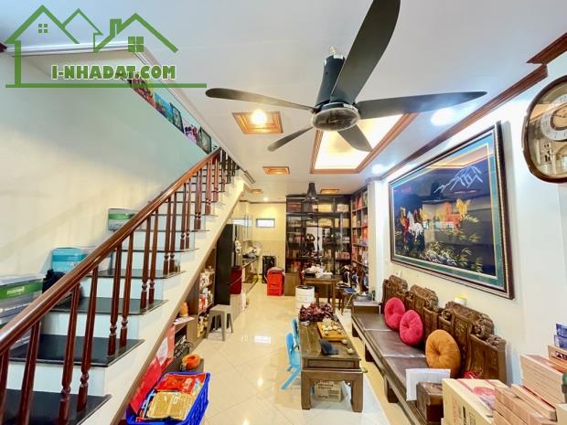 Bán Nhà Tư Đình, Long Biên 45m2-7.1 tỷ-NHÀ ĐẸP DÂN XÂY - TRƯỚC NHÀ 3.5M - FULL NỘI THẤT-Ô