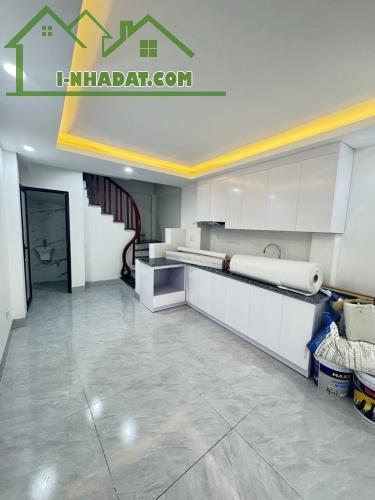 BÁN NHÀ 5T PHỐ GIA QUẤT, THƯỢNG THANH, 1 NHÀ RA MẶT PHỐ. CHỈ 5T2 TL TRỰC TIẾP CHÍNH CHỦ. - 2