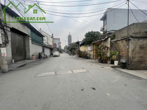 HÀNG VIP HÀNG VIP - TIẾN BÀO - PHÙ KHÊ - TỪ SƠN - BẮC NINH  ĐƯỜNG 2 Ô TÔ TRÁNH NHAU PHÓNG