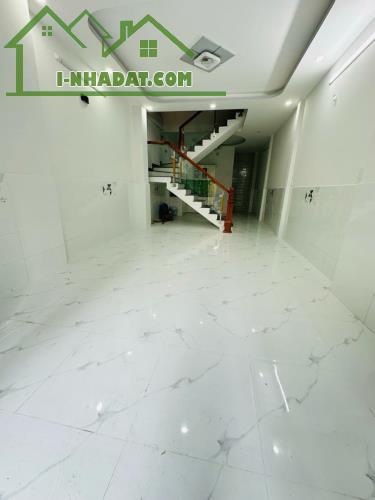 SÁT MẶT TIỀN LÊ VĂN QUỚI - HẺM XE HƠI - 49M2 - 2 TẦNG - GIÁ 4.9 TỶ TL - 5