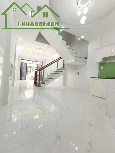 SÁT MẶT TIỀN LÊ VĂN QUỚI - HẺM XE HƠI - 49M2 - 2 TẦNG - GIÁ 4.9 TỶ TL - 4