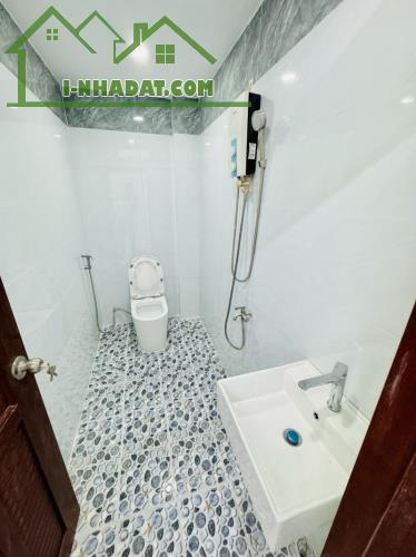 SÁT MẶT TIỀN LÊ VĂN QUỚI - HẺM XE HƠI - 49M2 - 2 TẦNG - GIÁ 4.9 TỶ TL - 1