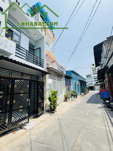 SÁT MẶT TIỀN LÊ VĂN QUỚI - HẺM XE HƠI - 49M2 - 2 TẦNG - GIÁ 4.9 TỶ TL