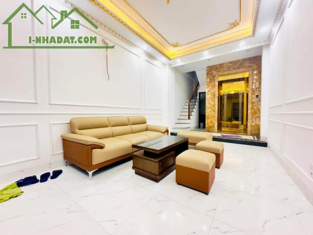 Giang Văn Minh: khu vực hiếm nhà đẹp có thang máy 36mx6t thang máy 10.8 tỷ.
