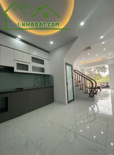 BẮC TỪ LIÊM - BÁN CĂN 4 TẦNG MỚI TINH 36,8㎡ - Ô TÔ ĐỖ CỬA - 5