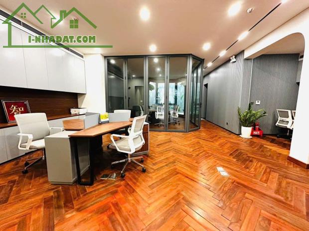 SIÊU BIỆT THỰ- Phố Kim Mã (Giang Văn Minh) 360m2/ 3 Tầng/MT 12m -99 Tỷ, Gara Ô tô - 2