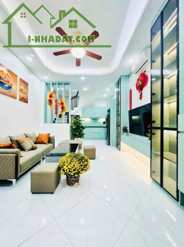 PHỐTRẦN ĐẠI NGHĨA  NHÀ ĐẸP - KINH DOANH - Ô TÔ ĐỖ CỬA, VÀO NHÀ - LÔ GÓC - NGÕ THÔNG, GẦN P