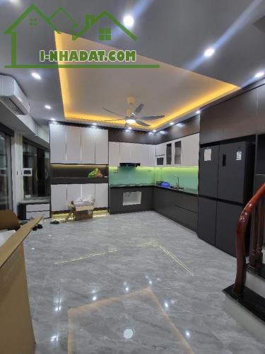 Nhà Đẹp phố Tư Đình-Long Biên 30m 6tầng- oto vào nhà- Full nội thất Vip 8,4tỷ - 4
