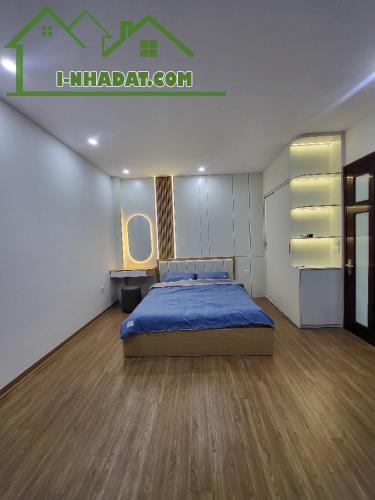Nhà Đẹp phố Tư Đình-Long Biên 30m 6tầng- oto vào nhà- Full nội thất Vip 8,4tỷ - 2
