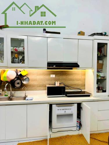 Mời xây CHDV, Xây Ở Hưởng Thụ, 65m Vuông Vắn, Cách Mặt Phố 30m, Đi Bộ Ra Hồ Tây, Bán 13 Tỷ