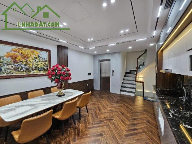 Giá 10 tỷ rưới, nhà 41m2/ 6 tầng thang máy, ngõ ô tô thông, nội thất đầy đủ - 2