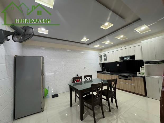 Nhà 61mx 4 tầng  trong ngõ 193 Văn Cao. Có gara Ôtô. Giá rẻ - 1