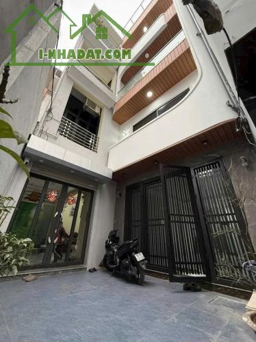 Bán nhà Thạch Bàn, 350m ra siêu thị Aeon Long Biên. Thang Máy. 50m x 5T Lh 0965858116