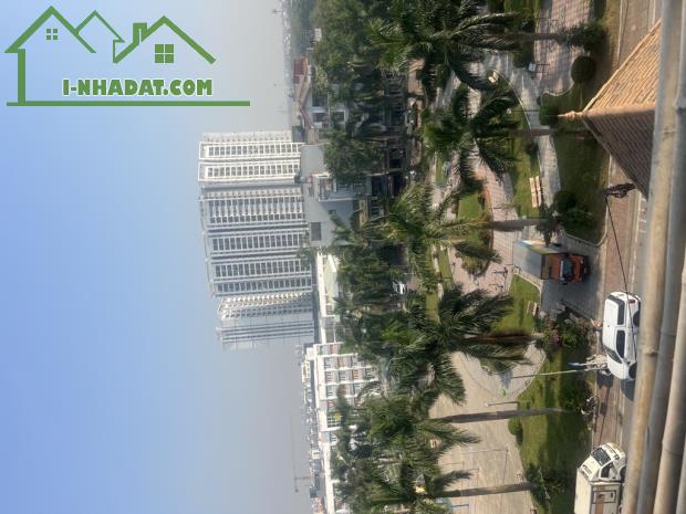 Nhà phố Chu Huy Mân - Long Biên - Thang máy - Gara ÔTÔ - Đẳng cấp sống.