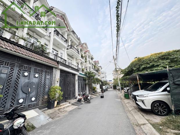 Cần bán nhà hẻm xe hơi, khu phân lô, nhà 4 tầng-Hiệp Bình Chánh, Thủ Đức