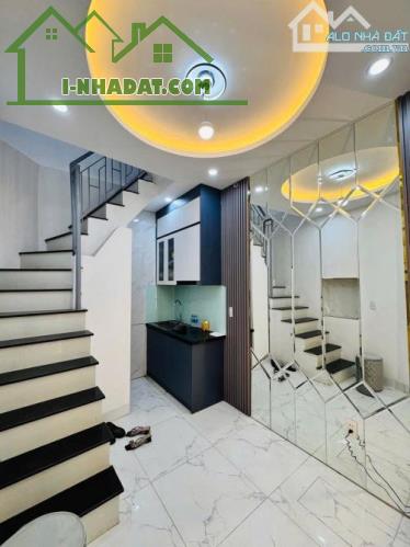 NGÕ THÔNG - NHÀ ĐẸP -Đủ Công Năng-  Khâm Thiên chỉ hơn 2 tỷ