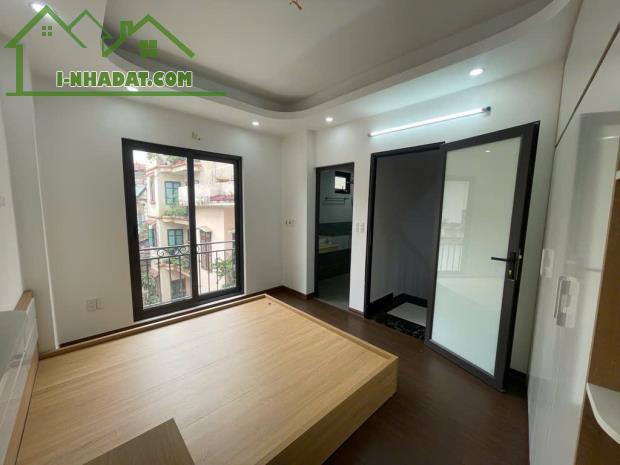 CHIA LÔ  CÁCH CHÂN CẦU VĨNH TUY 200m.  Nhà mới kính coong , Xây 5 Tầng , Giá 5,35 tỷ ạ, SĐ - 3