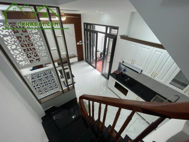CHIA LÔ  CÁCH CHÂN CẦU VĨNH TUY 200m.  Nhà mới kính coong , Xây 5 Tầng , Giá 5,35 tỷ ạ, SĐ
