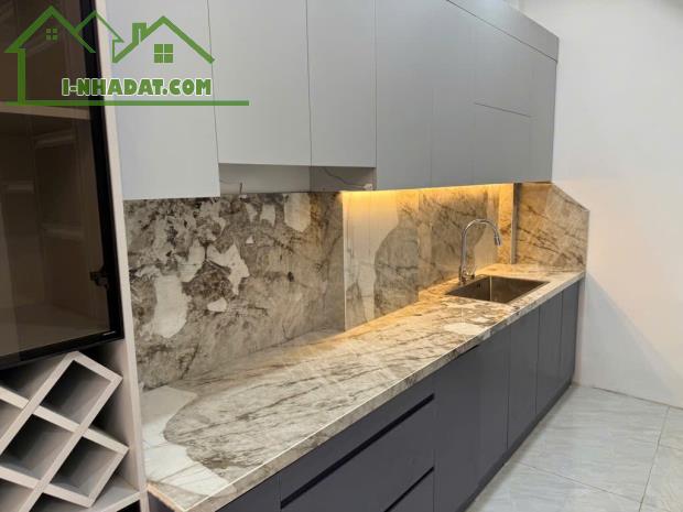 Bán nhà đẹp ngõ Thịnh Quang xây mới 26m trung tâm Quận Đống Đa - 2