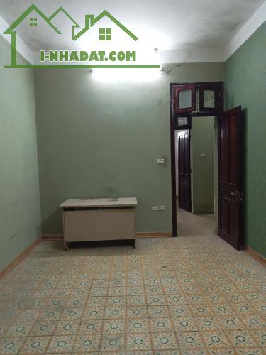 Bán nhà phố Nguyễn Văn Cừ 102m 3.5 tầng, mặt tiền 3.5m, 16.5 tỷ.Ô tô tránh vào nhà, Giá tố - 3