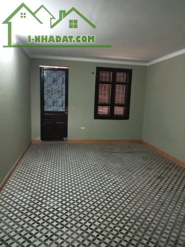Bán nhà phố Nguyễn Văn Cừ 102m 3.5 tầng, mặt tiền 3.5m, 16.5 tỷ.Ô tô tránh vào nhà, Giá tố