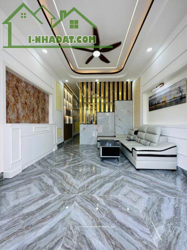 Bán nhà giảm giá sập sàn mặt tiền Thạnh xuân 21 Quận 12 – gần 80m2 – 3 tầng - 2