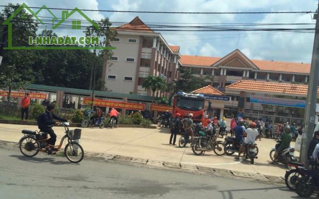 SANG GÓC 2MT DIỆN TÍCH 400M2 ĐẤT THỔ CƯ NGAY CHỢ, KCN DÂN ĐÔNG. GIÁ 190TR - 2