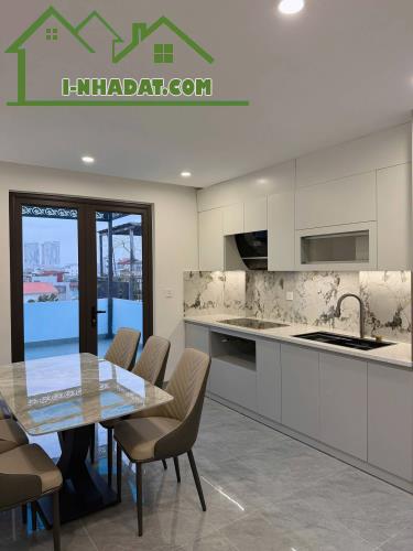 Nhà phân lô . 50M, 4,5MT.đường ô tô tại Ngọc Thuỵ , Giá tầm 10 tỷ