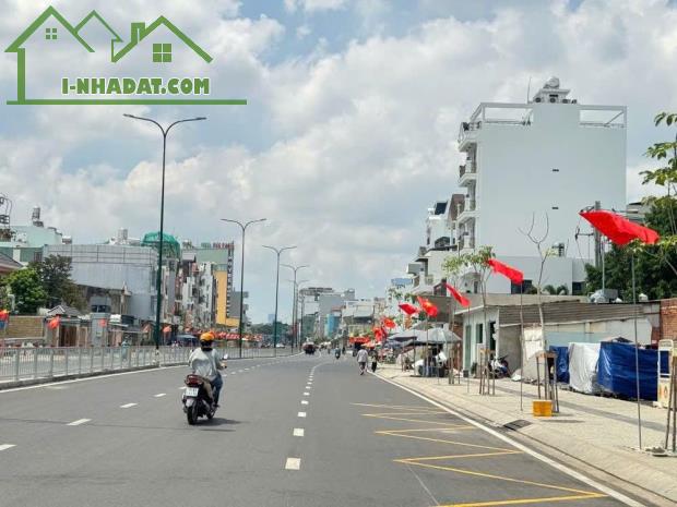 Bán nhà MTKD đường 32M Dương Quảng Hàm ngang 5m 100M² KD đa ngành 23.2 tỷ 

Mô tả
