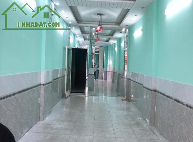 Bán nhà mặt tiền kinh doanh Nguyễn Thái Bình, P4, Tân Bình, 72m2, 3 tầng. 6 phòng ngủ