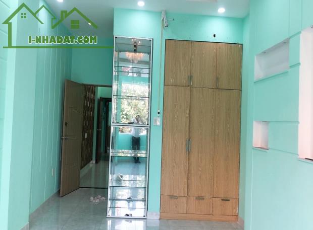 Bán nhà mặt tiền kinh doanh Nguyễn Thái Bình, P4, Tân Bình, 72m2, 3 tầng. 6 phòng ngủ - 2