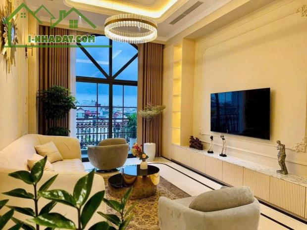 Nhà Lô góc . 50M, MT4m.đường ô tô tại Ngọc Thuỵ , Giá tầm 8 tỷ