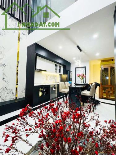 CHÍNH CHỦ BÁN NHÀ HAI BÀ TRƯNG 42M2x5T LÔ GÓC, THANG MÁY, OTO ĐỖ CỬA, NGÕ NÔNG THÔNG, KD
