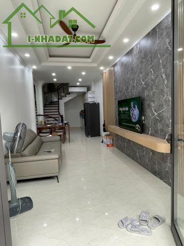 Nhượng lại nhà 40m2 , 5 tầng, mặt tiền 4 m . Rao 8,1 tỉ - 1