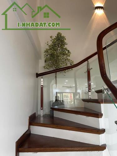 Nhượng lại nhà 40m2 , 5 tầng, mặt tiền 4 m . Rao 8,1 tỉ - 5